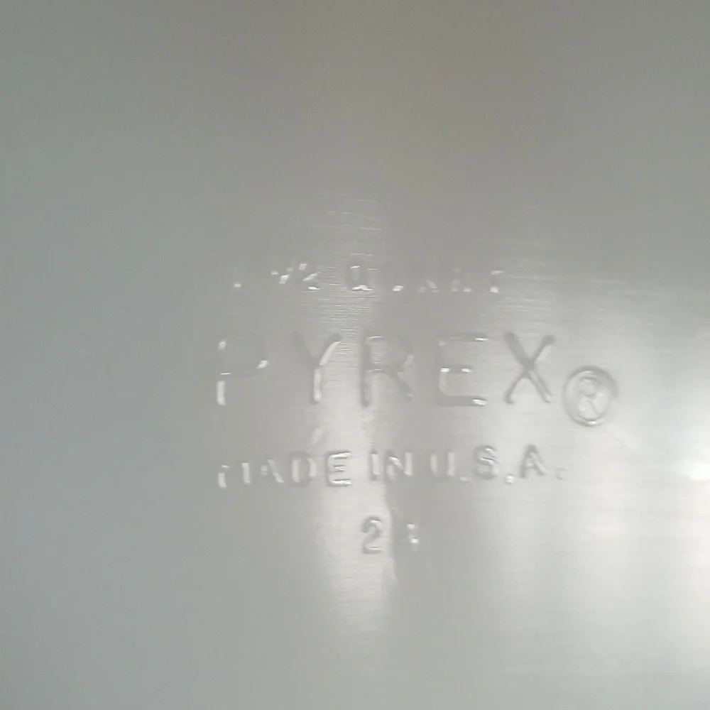 Pyrex vintage gold
